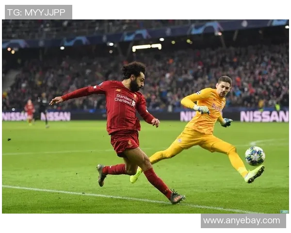 玫瑰与足球巨星的激情碰撞：荣耀与梦想的完美交汇